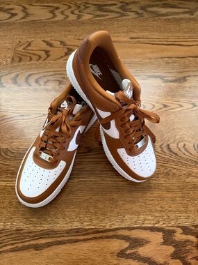 Nike Women’s Low-Top Athletic Sneakers - White & Brown